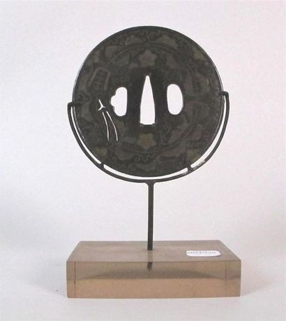 JAPON - XIXe siècle
Tsuba en fer incrusté...