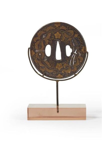 JAPON - XIXe siècle
Tsuba en fer incrusté...