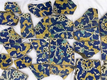 IRAN - XVIIe siècle
Carreaux safavides aux...