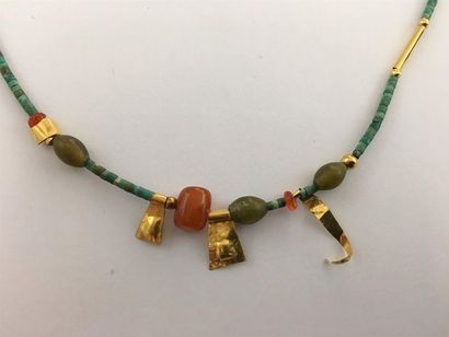 Époques diverses. 
Collier composé de perles...