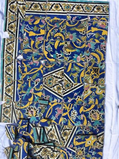 IRAN - XVIIIe-XIXe siècle
Carreaux à l'arcade....