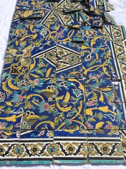 IRAN - XVIIIe-XIXe siècle
Carreaux à l'arcade....
