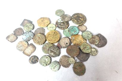 Ensemble numismatique de trente-huit pièces...