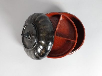 Boite à betel en forme de courge à deux compartiments...