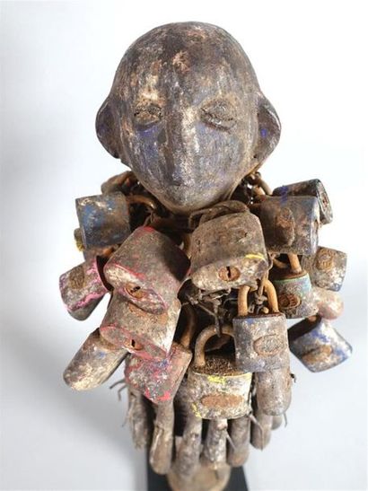 NIGERIA, Nago
Statue fétiche en bois, clochettes,...