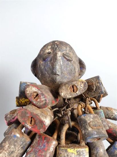 NIGERIA, Nago
Statue fétiche en bois, clochettes,...