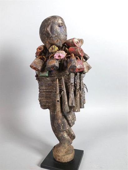 NIGERIA, Nago
Statue fétiche en bois, clochettes,...