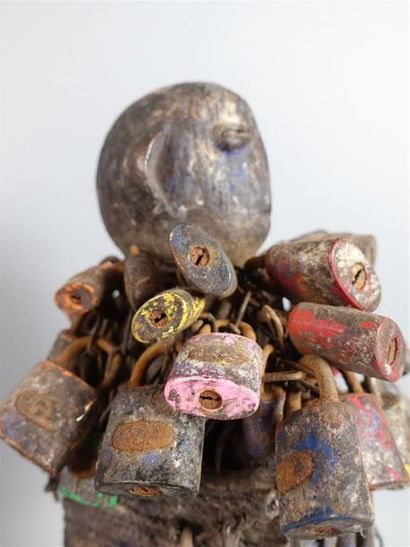 NIGERIA, Nago
Statue fétiche en bois, clochettes,...