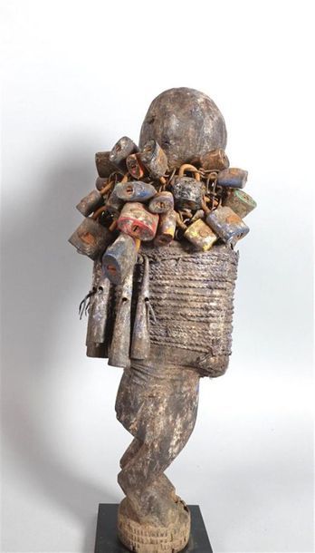 NIGERIA, Nago
Statue fétiche en bois, clochettes,...