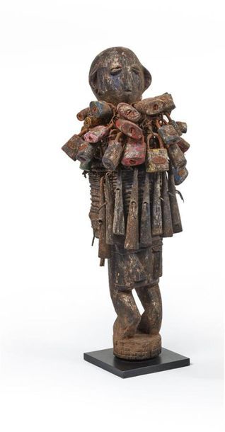 NIGERIA, Nago
Statue fétiche en bois, clochettes,...