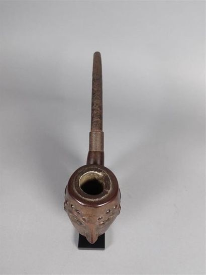 NIGERIA, Tiv
Pipe à décor de visage en bois...