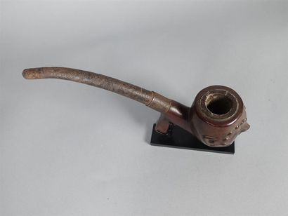NIGERIA, Tiv
Pipe à décor de visage en bois...