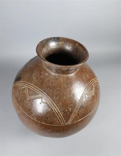 AFRIQUE DE L'OUEST, Lobi
Pot en terre cuite,...
