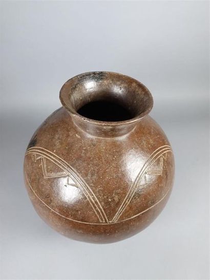 AFRIQUE DE L'OUEST, Lobi
Pot en terre cuite,...