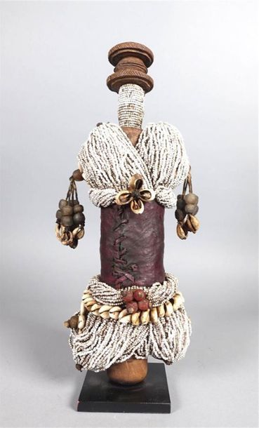 TCHAD, Toupouri 
Poupée en bois, perles,...