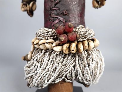 TCHAD, Toupouri 
Poupée en bois, perles,...