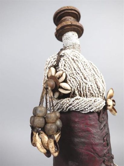 TCHAD, Toupouri 
Poupée en bois, perles,...