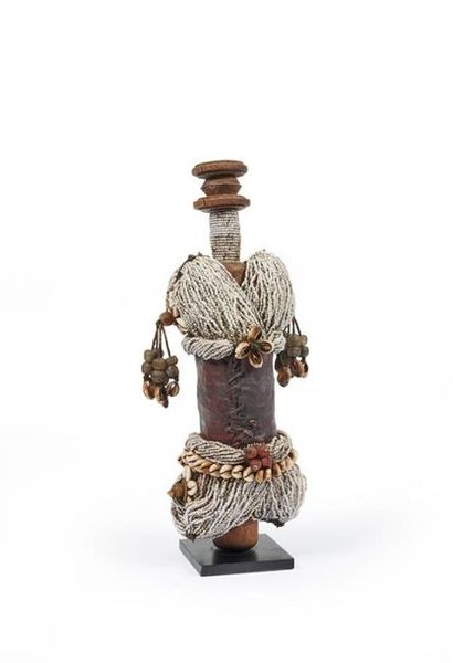 TCHAD, Toupouri 
Poupée en bois, perles,...