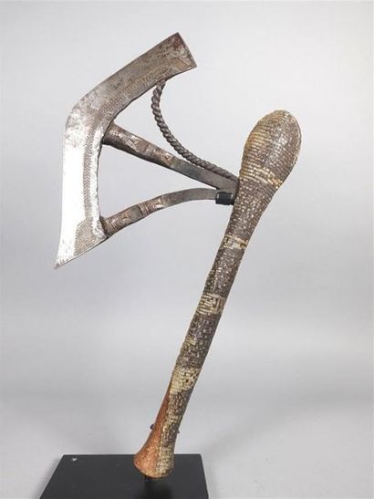 CONGO, Sapo Sapo
Hâche en bois, cuir de serpent...