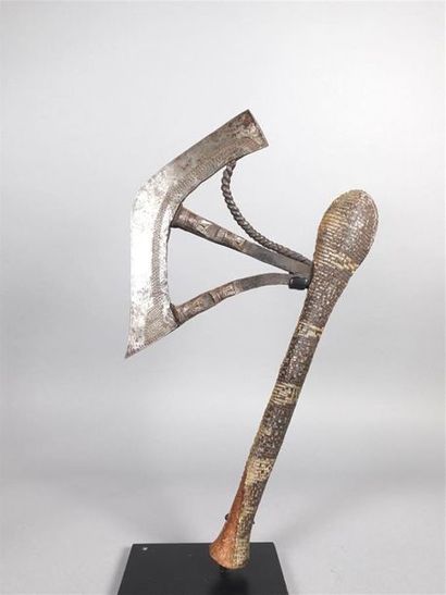 CONGO, Sapo Sapo
Hâche en bois, cuir de serpent...