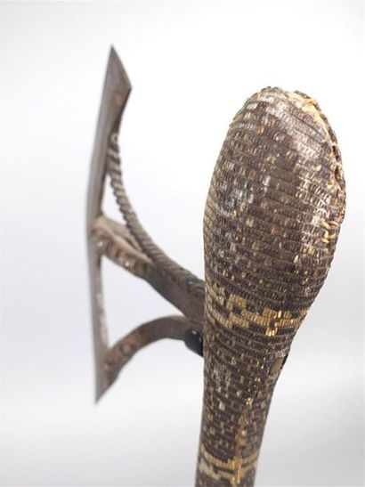 CONGO, Sapo Sapo
Hâche en bois, cuir de serpent...
