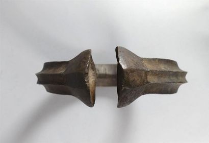 NIGERIA, Yorouba 
Torque manille en bronze...