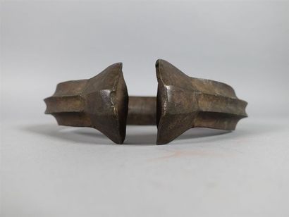 NIGERIA, Yorouba 
Torque manille en bronze...