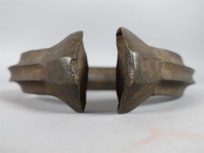 NIGERIA, Yorouba 
Torque manille en bronze...
