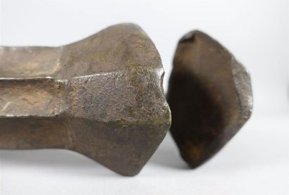 NIGERIA, Yorouba 
Torque manille en bronze...