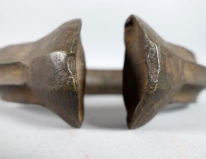NIGERIA, Yorouba 
Torque manille en bronze...