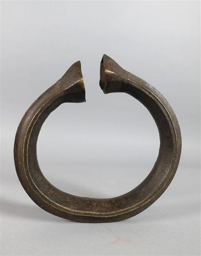 NIGERIA, Yorouba 
Torque manille en bronze...