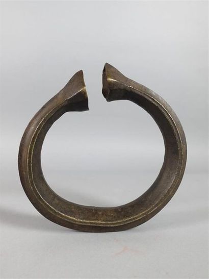 NIGERIA, Yorouba 
Torque manille en bronze...