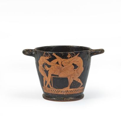 VASE en forme de SKYPHOS. Terre cuite vernissée...