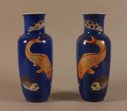 CHINE - XIXe siècle
Paire de vases rouleau...