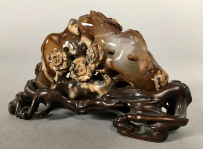 CHINE - XIXe siècle
Repose pinceaux en agate...
