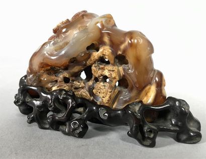 CHINE - XIXe siècle
Repose pinceaux en agate...