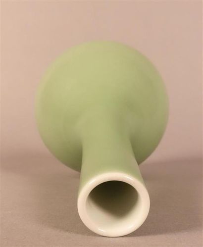 CHINE - Moderne
Vase soliflore en porcelaine...