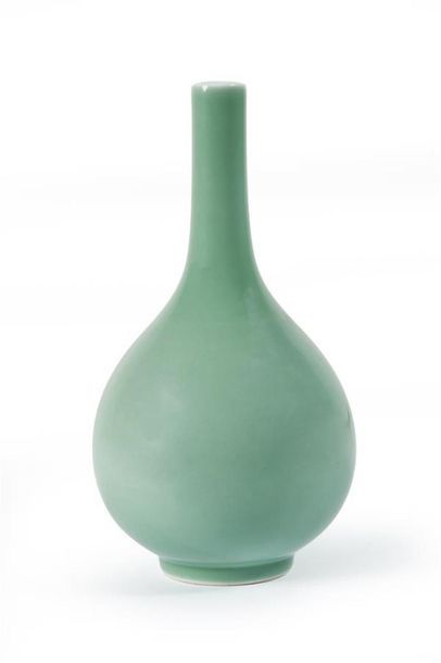 CHINE - Moderne
Vase soliflore en porcelaine...