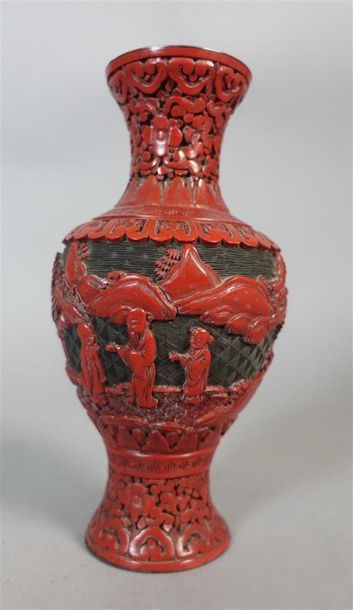 CHINE - XIXe siècle
Paire de vases en laque...