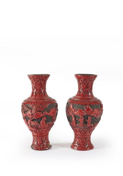CHINE - XIXe siècle
Paire de vases en laque...