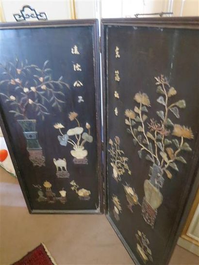 CHINE - XIXe siècle
Paravent à deux feuilles,...