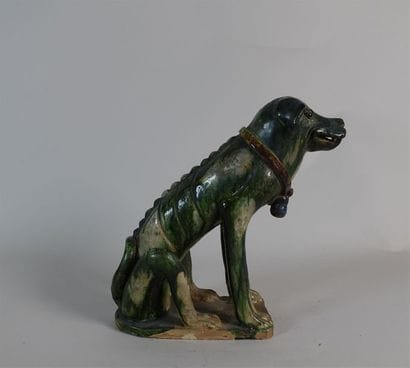 CHINE - XIXe siècle
Chien en terre cuite...