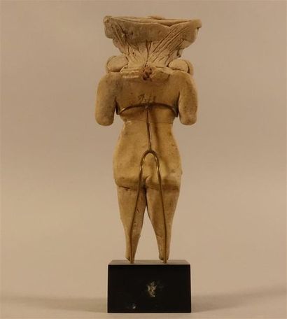 MEXIQUE, Michoacan
Statuette féminine en...