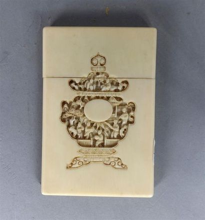 CHINE, Canton - XIXe siècle
Etui à cartes...
