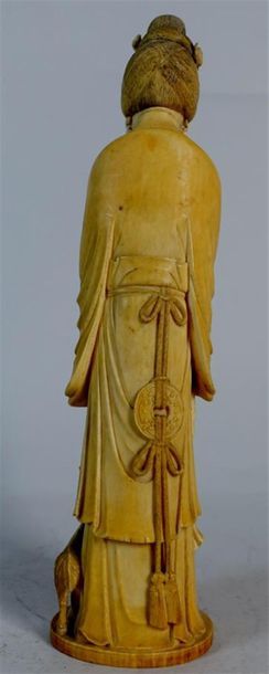 CHINE - Circa 1940
Groupe en ivoire sculpté...