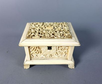 CHINE, Canton - XIXe siècle
Coffret à bijoux...