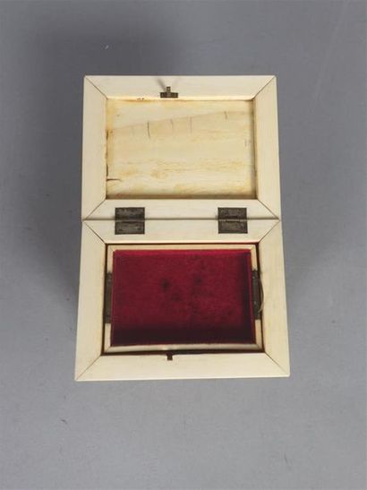 CHINE, Canton - XIXe siècle
Coffret à bijoux...