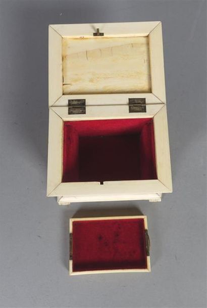 CHINE, Canton - XIXe siècle
Coffret à bijoux...