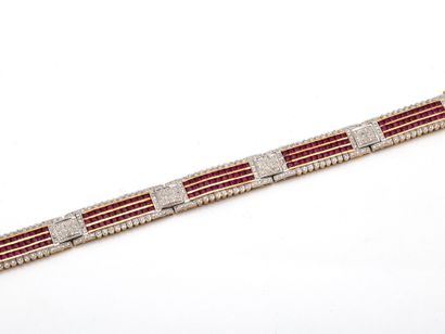 Bracelet en or jaune (750) à maille articulée...