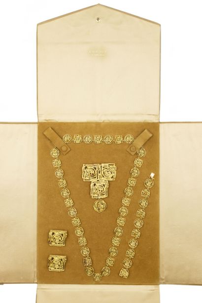 CHAUMET Paris, l'Arcade 
Parure en or jaune...